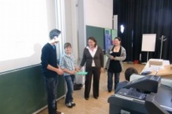 Preisübergabe an Schüler des Carl-Lämmle-Gymnasium